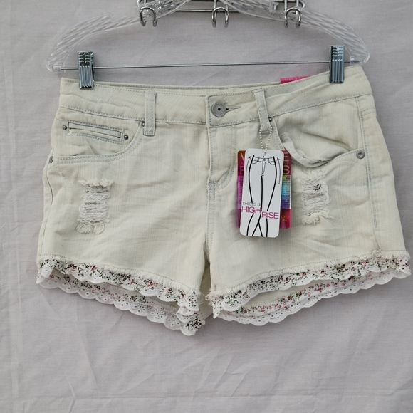 We Are Almost Famous High Rise Distressed Shorts NWT - Picture 1 of 7
